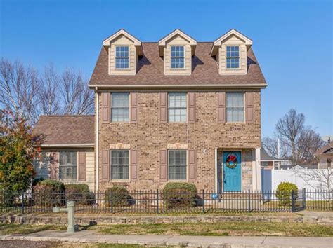 Zillow has 9 photos of this 3 beds, 2 baths, 1,530 Square Feet single family home with a list price of 184,900. . Zillow owensboro ky